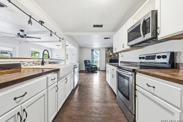 1628 COUNTY ROAD 357 Utopia, TX 78884