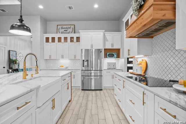 240 Eaglerock Poteet, TX 78065