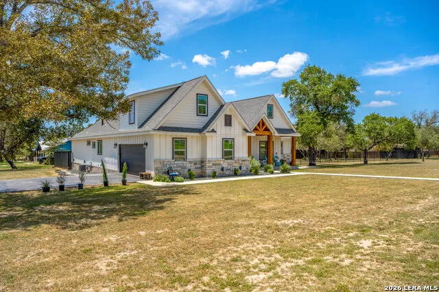 240 Eaglerock Poteet, TX 78065