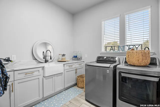 240 Eaglerock Poteet, TX 78065