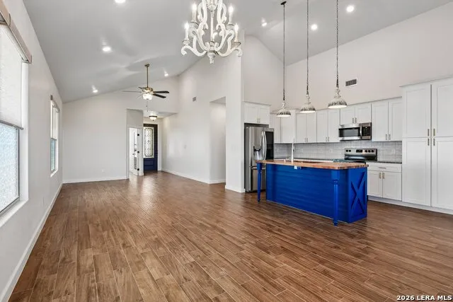 1025 Roanoke Kerrville, TX 78028