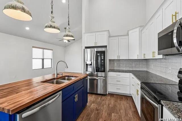 1025 Roanoke Kerrville, TX 78028