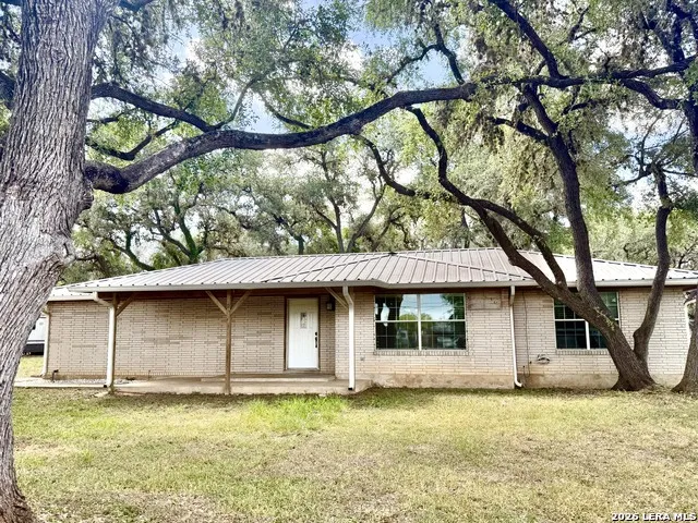 170 White Beeville, TX 78102
