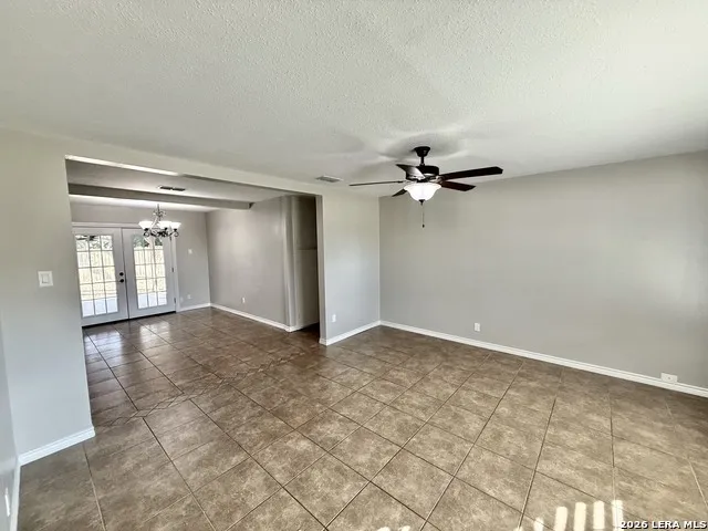170 White Beeville, TX 78102