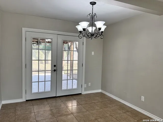 170 White Beeville, TX 78102