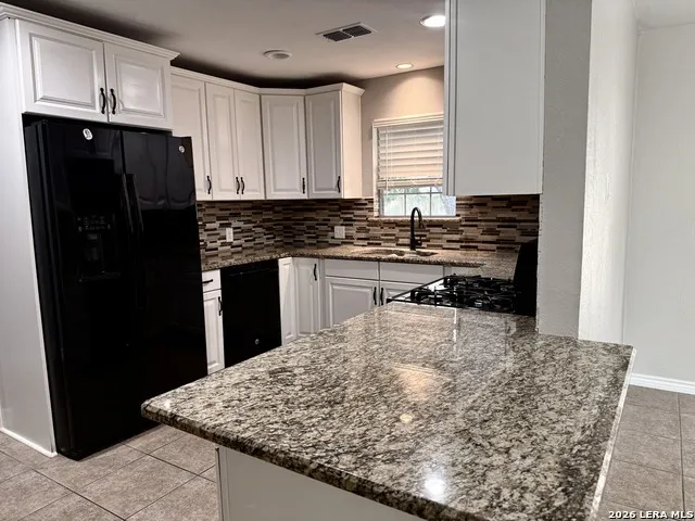 170 White Beeville, TX 78102