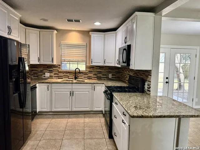 170 White Beeville, TX 78102