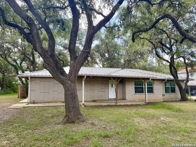 170 White Beeville, TX 78102