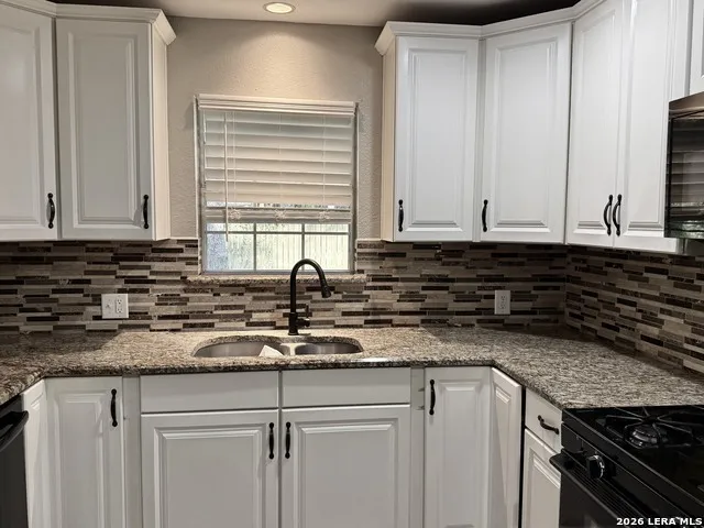 170 White Beeville, TX 78102