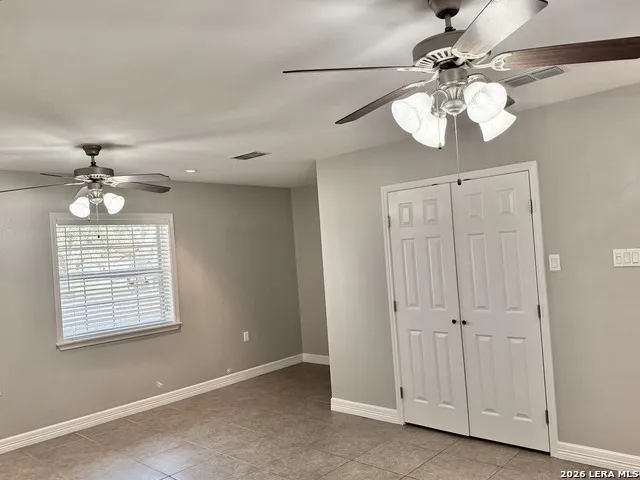 170 White Beeville, TX 78102