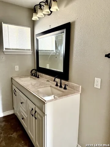 170 White Beeville, TX 78102