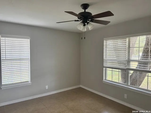 170 White Beeville, TX 78102