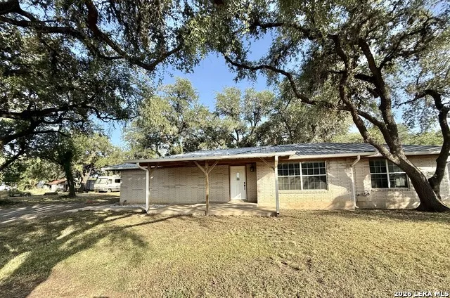 170 White Beeville, TX 78102