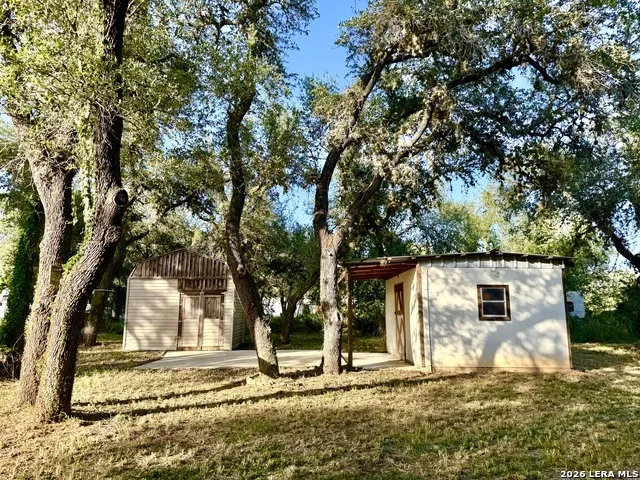 170 White Beeville, TX 78102