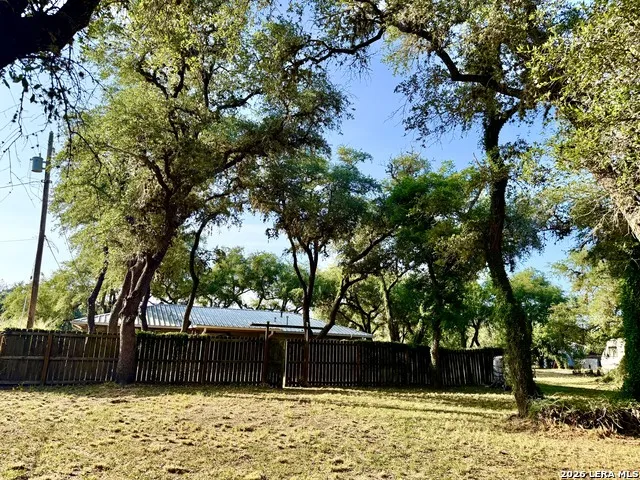 170 White Beeville, TX 78102