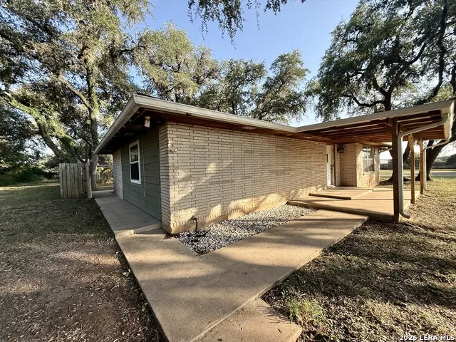 170 White Beeville, TX 78102