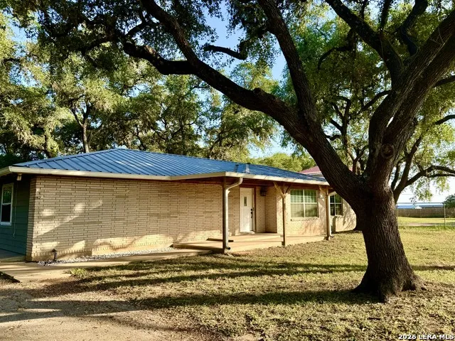 170 White Beeville, TX 78102