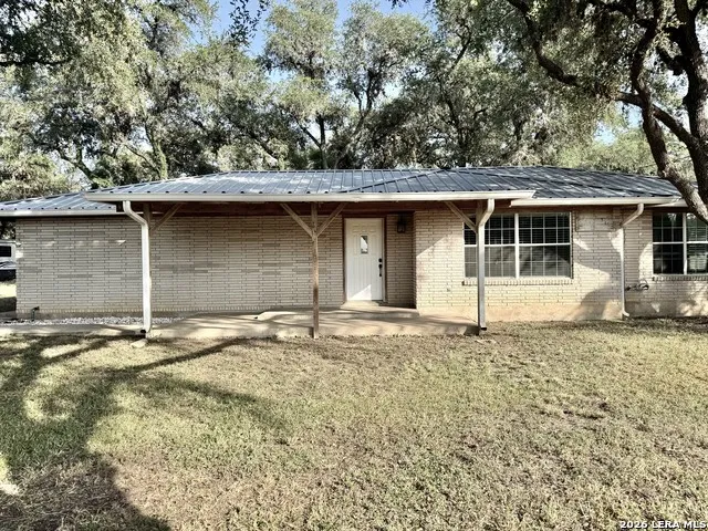 170 White Beeville, TX 78102