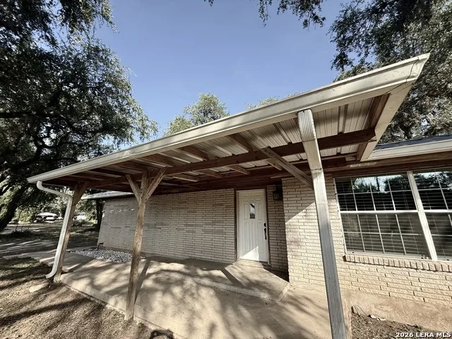 170 White Beeville, TX 78102