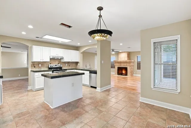 11623 Gulf Station Helotes, TX 78023