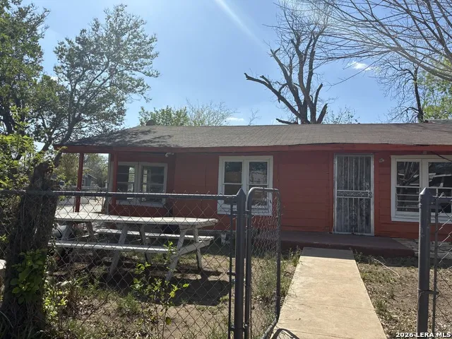 927 CRITTENDON ST San Antonio, TX 78211