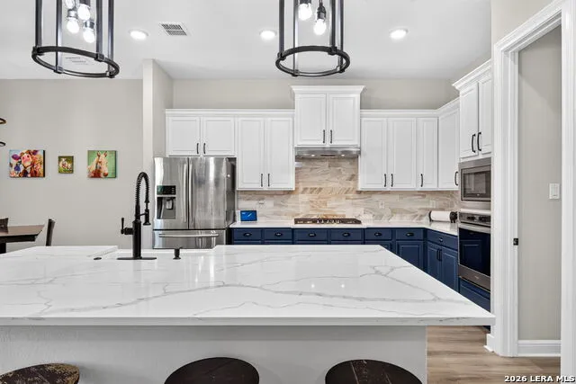 183 Lantana Path Castroville, TX 78009