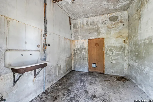 1668 ROCKY RD Blanco, TX 78606