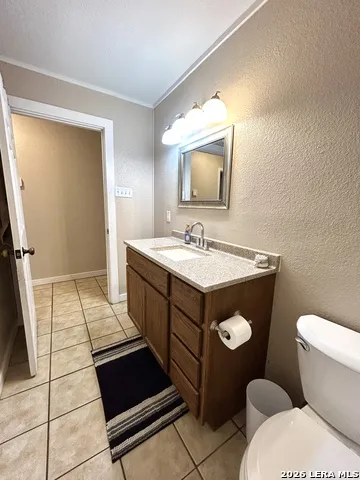 1015 E Randall Beeville, TX 78102