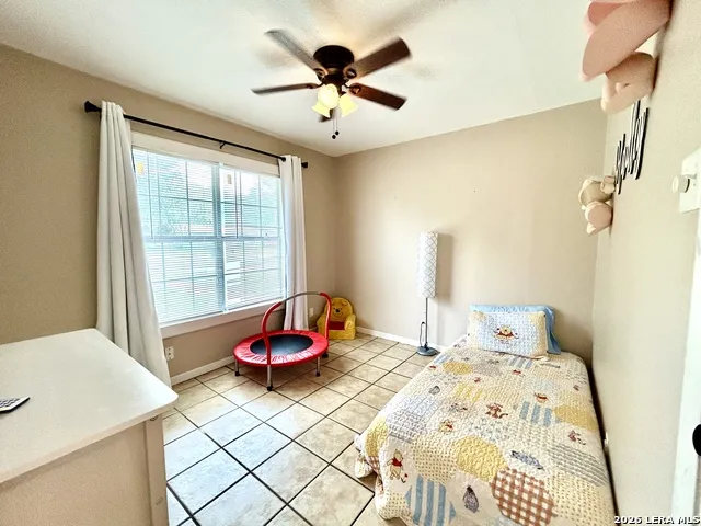 1015 E Randall Beeville, TX 78102