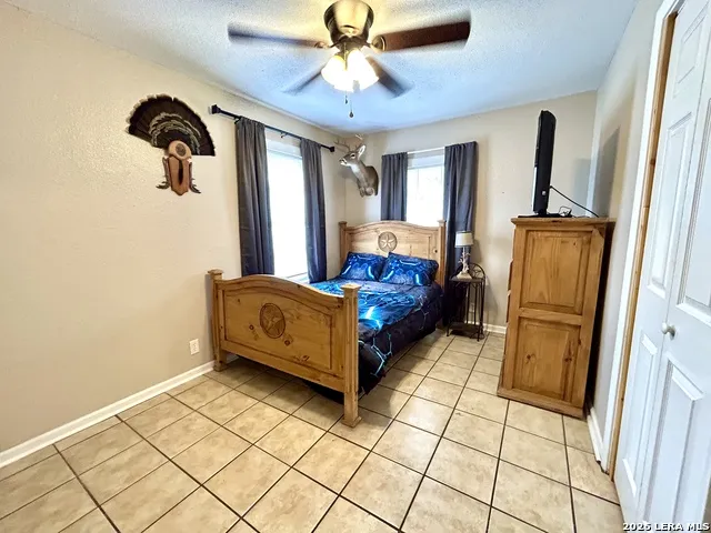 1015 E Randall Beeville, TX 78102