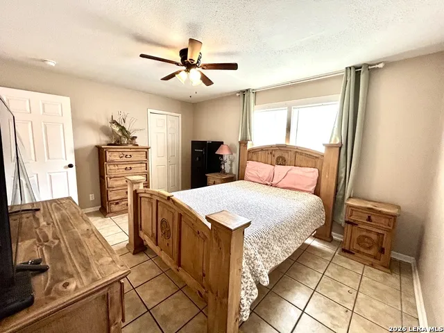 1015 E Randall Beeville, TX 78102