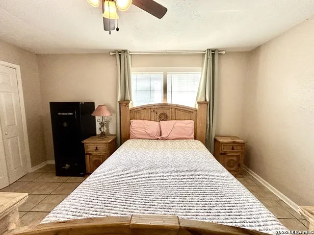1015 E Randall Beeville, TX 78102