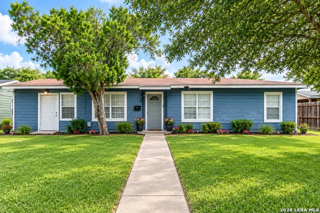 1015 E Randall Beeville, TX 78102