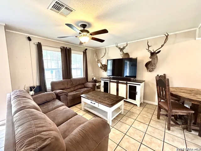 1015 E Randall Beeville, TX 78102