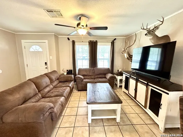 1015 E Randall Beeville, TX 78102