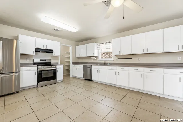 372 COPPER HILL DR New Braunfels, TX 78130