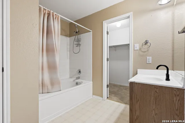 372 COPPER HILL DR New Braunfels, TX 78130