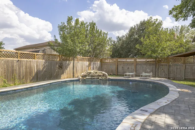 372 COPPER HILL DR New Braunfels, TX 78130