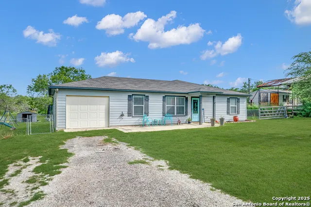505 Olive St Jourdanton, TX 78026