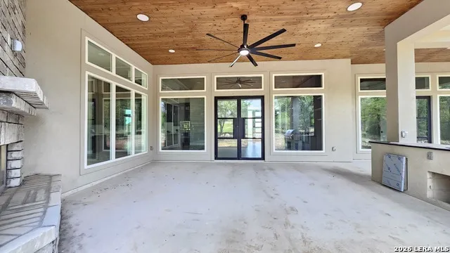 612 Cross Oak New Braunfels, TX 78132