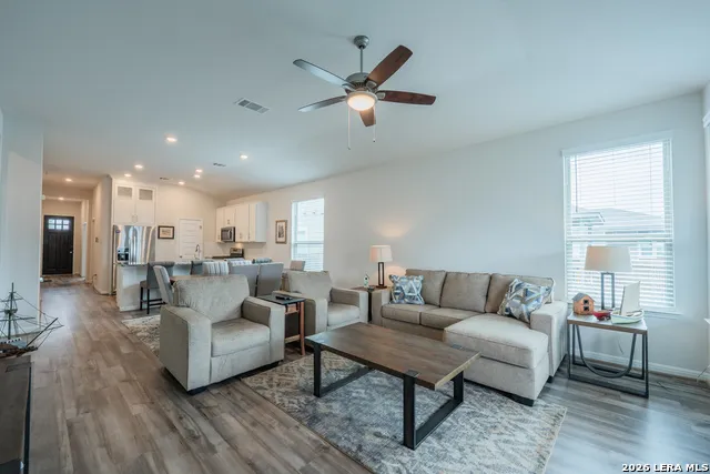4947 RANAHAN PASS St Hedwig, TX 78152