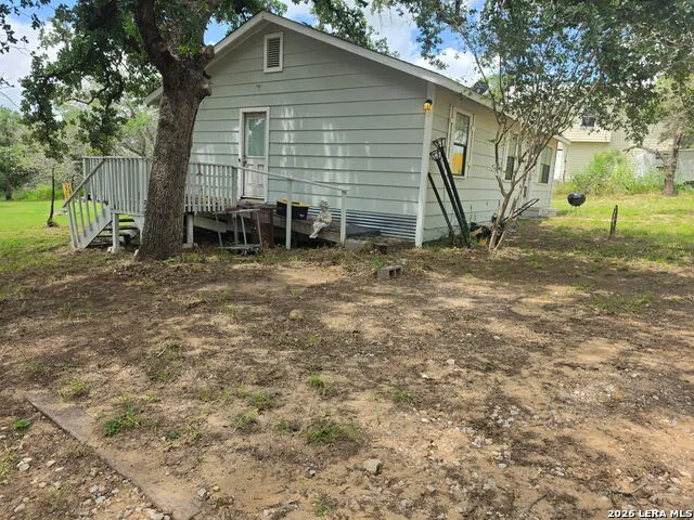 216 Creeks End Floresville, TX 78114