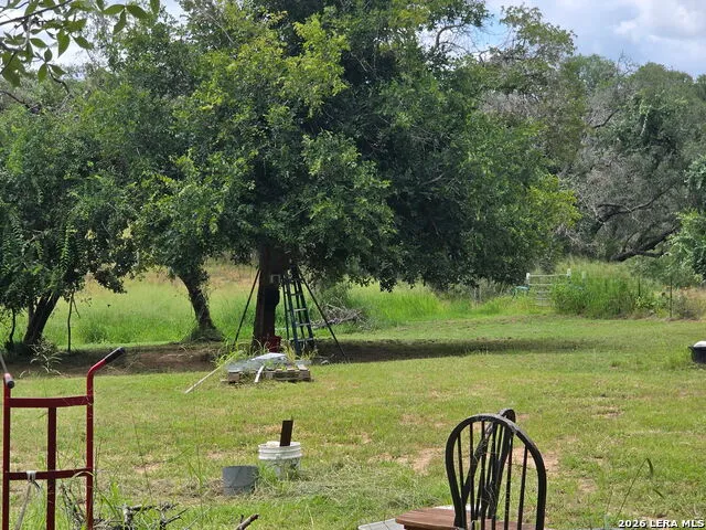 216 Creeks End Floresville, TX 78114