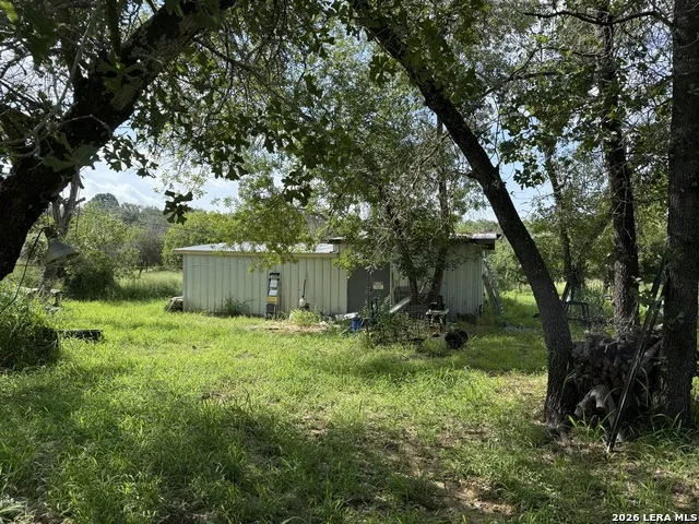 216 Creeks End Floresville, TX 78114