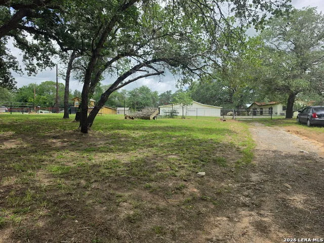 216 Creeks End Floresville, TX 78114