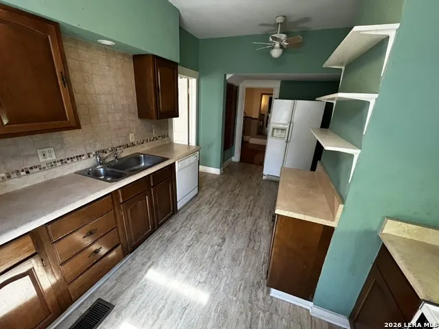 134 W AGARITA AVE San Antonio, TX 78212