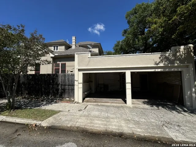 134 W AGARITA AVE San Antonio, TX 78212