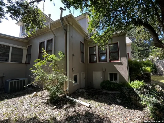 134 W AGARITA AVE San Antonio, TX 78212