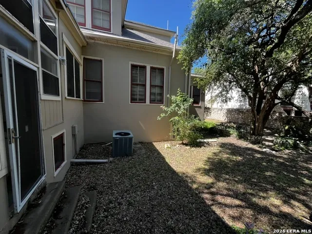 134 W AGARITA AVE San Antonio, TX 78212