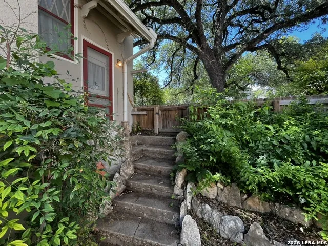 134 W AGARITA AVE San Antonio, TX 78212